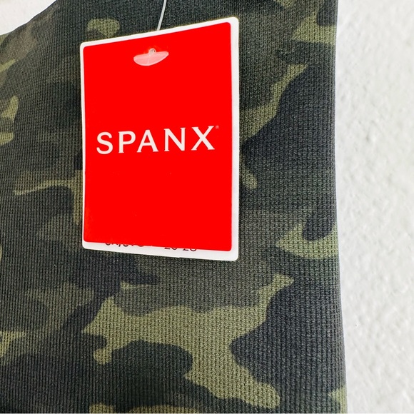 New SPANX Look At Me Now Seamless Legging in Green Camo - Picture 12 of 12